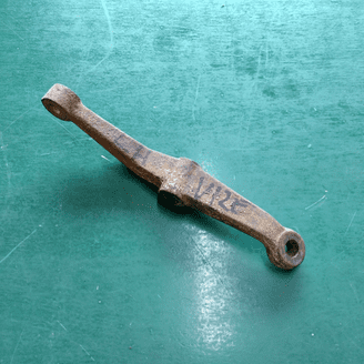 C32014 - LH E-Type V12 Steering Arm