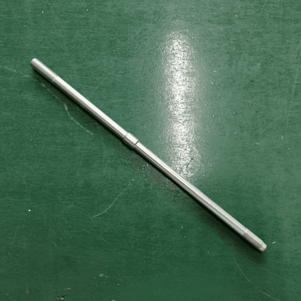 3907978 C38072 - CYLINDER HEAD STUD