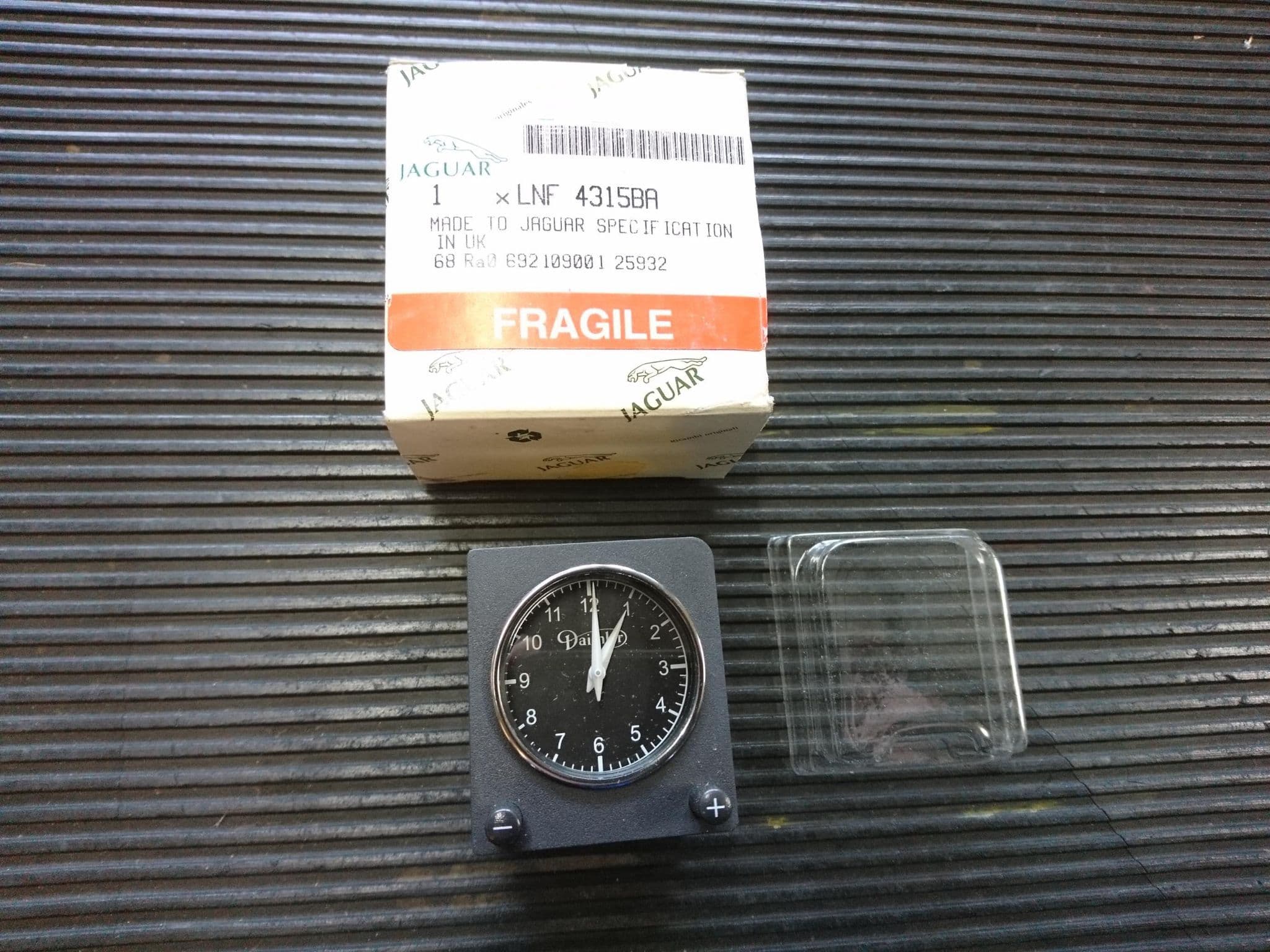 LNF4315BA Analogue Clock Daimler XJ X308