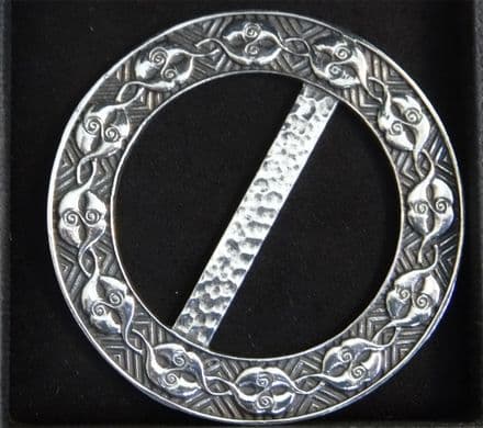 Ladycrow Pewter Scarf Ring "Celtic Kiss"