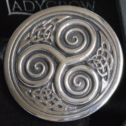 Ladycrow Pewter Scarf Ring "Triskele"