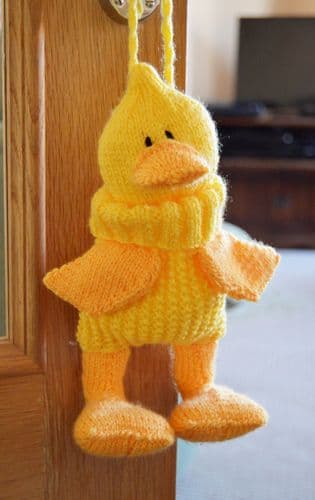 KBP-122 KNITTING BY POST QUACKY BAGGLES EASTER DUCK KNITTING PATTERN
