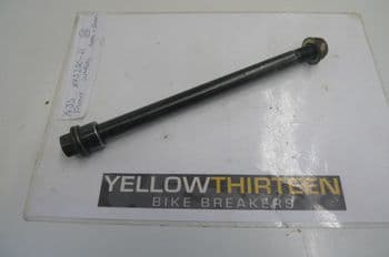 AJS TN25 250 BREAKING. FRONT WHEEL AXLE & SPACER AJS XGJ250-21 (LOC-D)