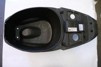 APRILIA RALLY LUGGAGE BOX UNDER SEAT STORAGE DIS8932 (C) (LOC-A)