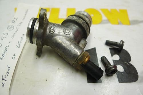 BMW R1200GS ADVENTURE  TEMP SENSOR & COOLANT PIPE CONNECTOR    #1  (LOC-C)