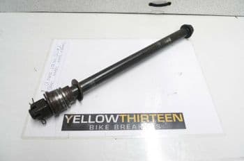 CF MOTO 650 NK NAKED REAR WHEEL AXLE & SPACERS YELLOW 13 BREAKERS #1(LOC-F)