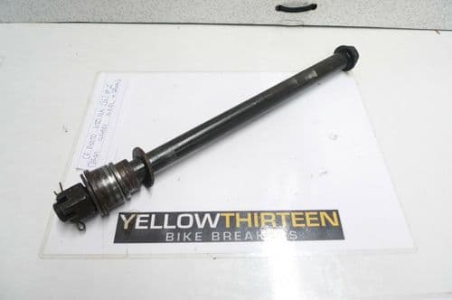 CF MOTO 650 NK NAKED REAR WHEEL AXLE & SPACERS YELLOW 13 BREAKERS #1(LOC-F)