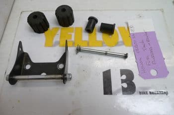 HONDA CB1300 BREAKING. FUEL TANK RUBBERS + BRACKET (LOC-C)