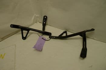 HONDA CB1300 BREAKING. LEFT & RIGHT FRONT FAIRING BRACKET (LOC-C)