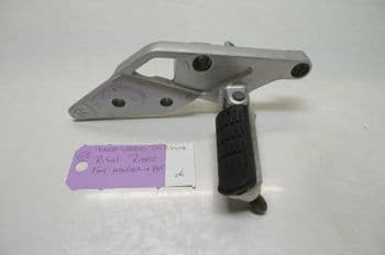 HONDA CB1300 BREAKING. RIGHT RIDER FOOT HANGER + PEG (LOC-C)