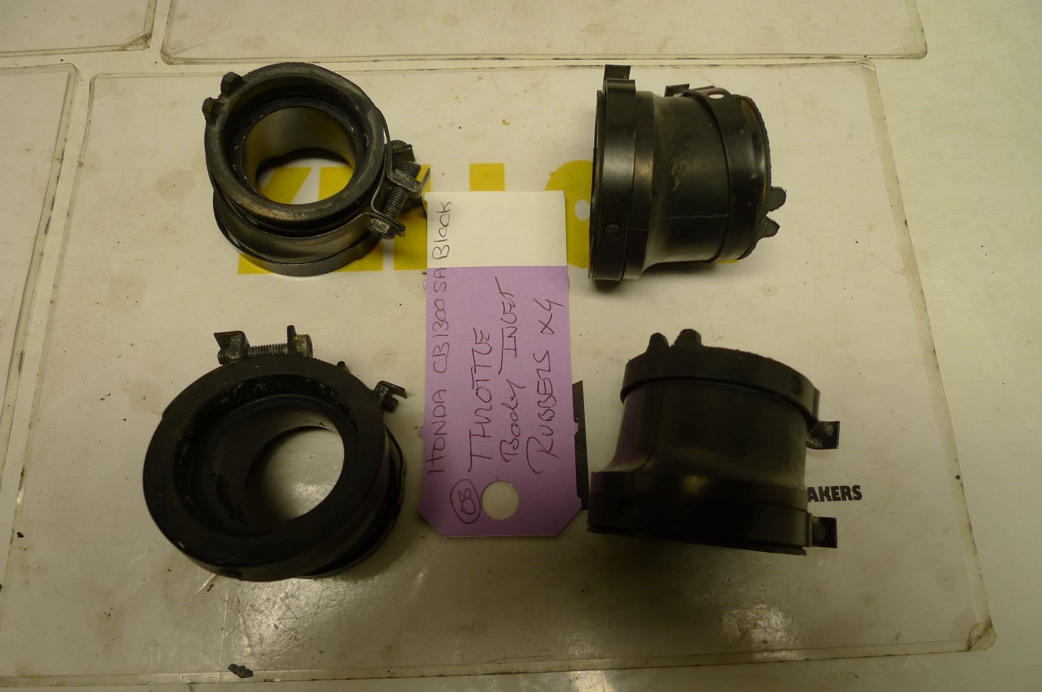 HONDA CB1300 BREAKING THROTTLE BODY INLET RUBBER MANIFOLDS LOC-C