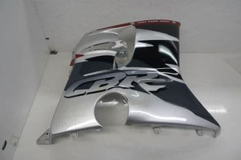 HONDA CBR1000, RIGHT FAIRING COWL COMP R MIDDLE 64320-MZ2A-0000 HURRICANE #88 (U4R)