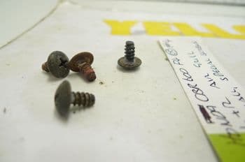 HONDA CBR600 F4 i L + R AIR GRILL- SMALL SPECIAL SCREWS #4 (LOC-D)