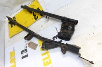 HONDA NHX110 HONDA LEAD 110 L & R FOOT BED STEEL RAILS #6 (LOC-A)