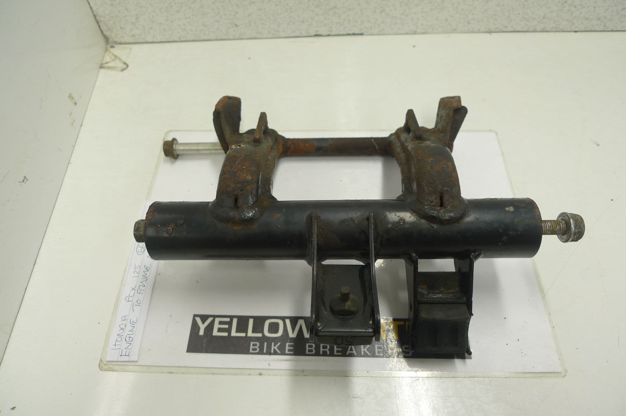 HONDA PCX125 ENGINE TO FRAME MOUNT BRACKET 67-C 4