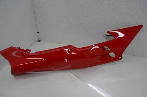 HONDA VFR750,  COWL  R RR  83600-MZ7-000  #110 (U4R)