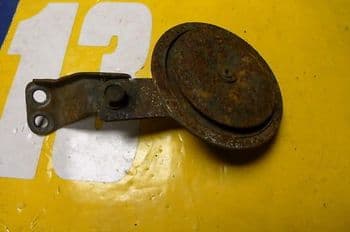 HONDA VFR750 F-J BREAKING. HOOTER HORN 12VOLT (88) ((WEB-STOCK))(A=SK) WRECKERS(CON-D)