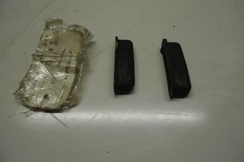 Honda VFR750 F-K 1989 SIDE PANNEL RUBBERS X2 #1(LOC-C)