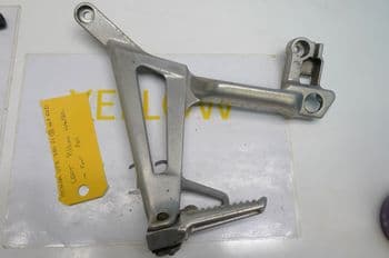 HONDA VFR750 FS RC36 LEFT PILLION FOOT HANGER AND PEG #7 (LOC-A)