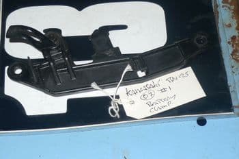 KAWASAKI BN125 BN 125 2007 BATTERY BOX CLAMP #1 (LOC-C)