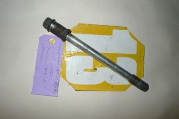 KAWASAKI ER5 C-1 BREAKING.  FRONT WHEEL AXLE  & SPACER #5(CON-D)