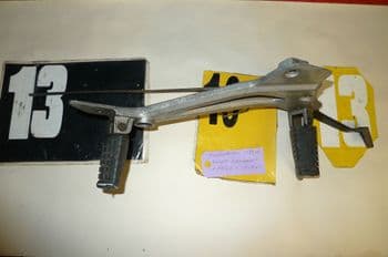 KAWASAKI ER5 C-1 BREAKING. RIGHT FOOT HANGER + PEG + LEVER #5(CON-D)