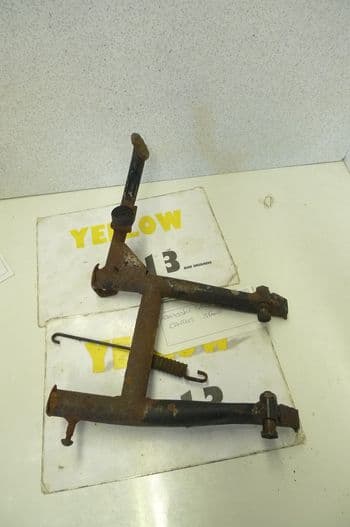 KAWASAKI GPZ500 S   CENTER STAND  #2 (CON-B)