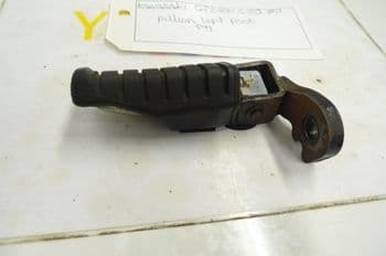 KAWASAKI GPZ500 S PILLION LEFT FOOT PEG #2 (CON-B)