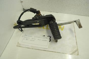 KAWASAKI GPZ500 S RIDER RIGHT FOOT HANGER, PEG & LEVER #2 (CON-B)
