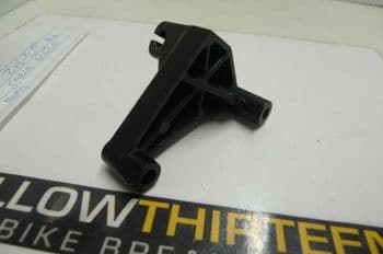 KAWASAKI ZX6-R CLUTCH CABLE BRACKET (ENG END) YELLOW 13 BREAKERS #2(LOC-F)