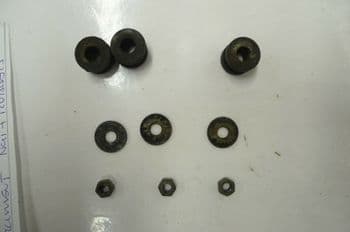 KAWASAKI ZX6-R INSTRUMENTS NUTS + RUBBERS     YELLOW 13 BIKE BREAKERS  #2(LOC-F)