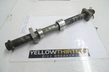 KAWASAKI ZX6-R  REAR WHEEL AXLE + SPACERS     YELLOW 13 BIKE BREAKERS  #2(LOC-F)