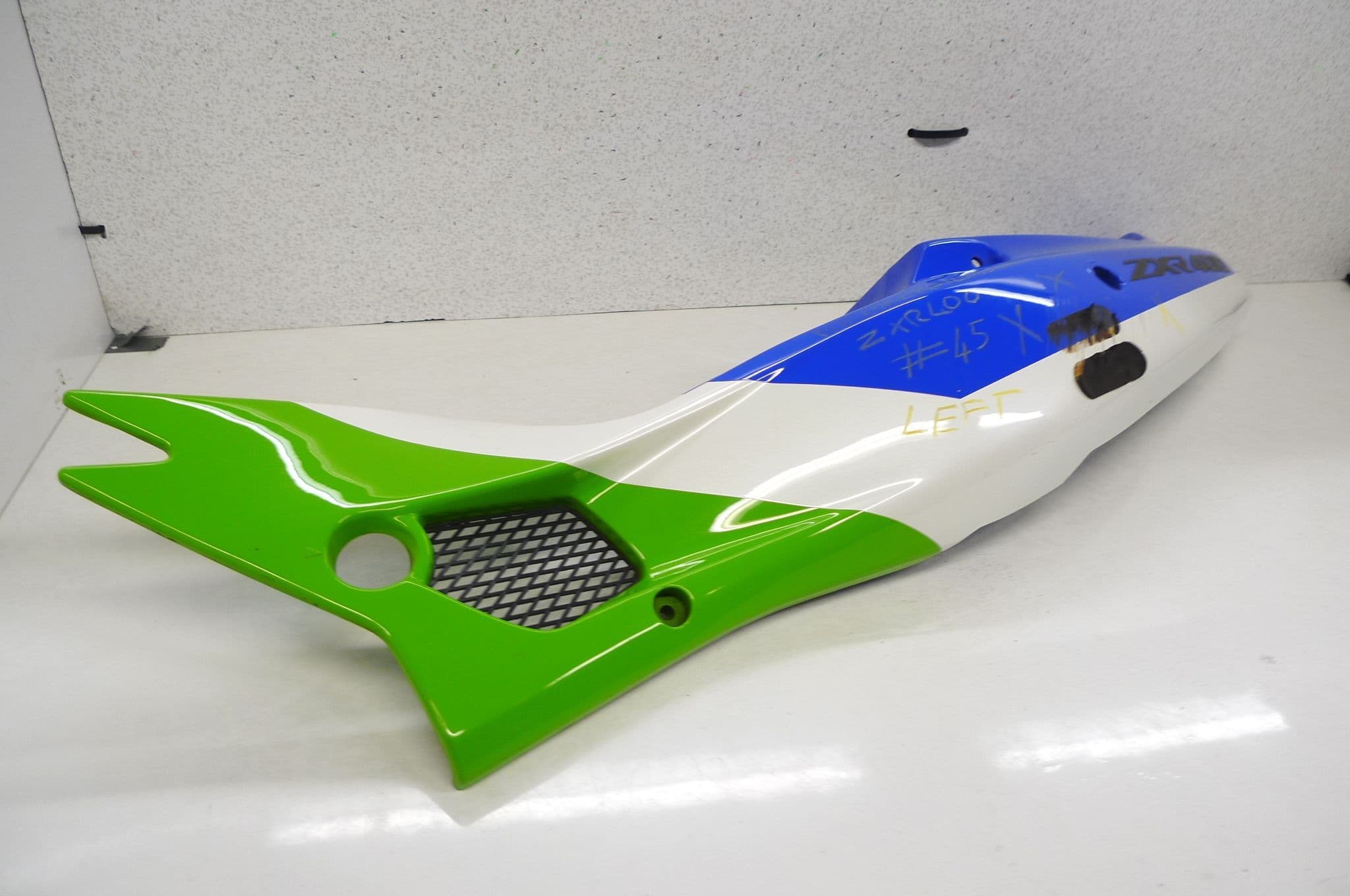 KAWASAKI ZXR400 LEFT REAR SIDE FAIRING PANEL 45 U4R