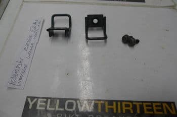 KAWASAKI ZZR600 BREAKING. 2 UNDERSEAT LUGGAGE HOOKS #4 (LOC-C)