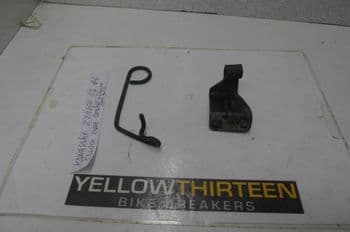 KAWASAKI ZZR600 BREAKING. CLUTCH CABLE GUIDE & CABLE BRACKET ((ENG-END)) #4 (LOC-C)