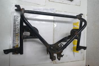 KAWASAKI ZZR600 BREAKING. FRONT FAIRING MAIN STAY #4 (LOC-C)