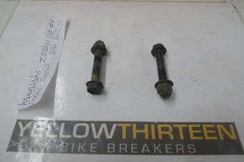KAWASAKI ZZR600 BREAKING. FRONT FAIRING MAIN STAY BOLTS x2 #4 (LOC-C)