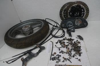 KAWASAKI ZZR600 BREAKING. JOB ;OT OF PARTS, NUTS, BOLTS ETC #4 (LOC-C)