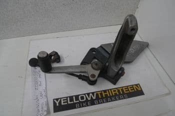 KAWASAKI ZZR600 BREAKING. LEFT RIDER FOOT HANGER, PEG & GEAR LEVER #4 (LOC-C)