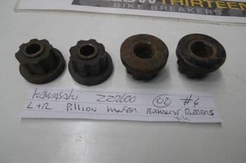KAWASAKI ZZR600 BREAKING. PILLION L+R HANGER EXHAUST RUBBERS x4 #4 (LOC-C)