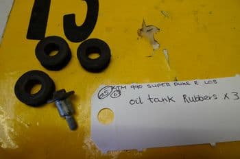 KTM 990 SUPER DUKE LC8 OIL TANK RUBBERS x 3 (CON-B)