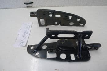KYMCO DOWNTOWN 300 BREAKING. L+R FOOTBOARD BRACKETS (LOC-C)