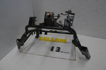 KYMCO DOWNTOWN 300 BREAKING. MAIN STAY BRACKET FRONT FAIRING (LOC-C)