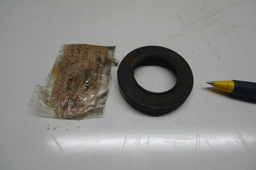 SUZUKI GSF400 V BOTTOM YOKE NUT DUST COVER & x28;LOCC& x29;