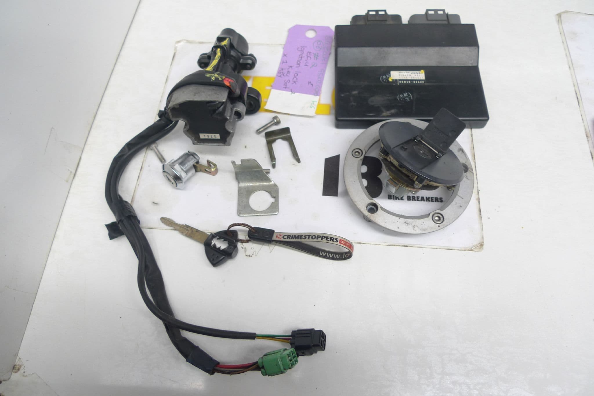SUZUKI GSX-R 600 K6 BREAKING CONTACT US FOR PARTS AVAILABILITY 2 LOC-F
