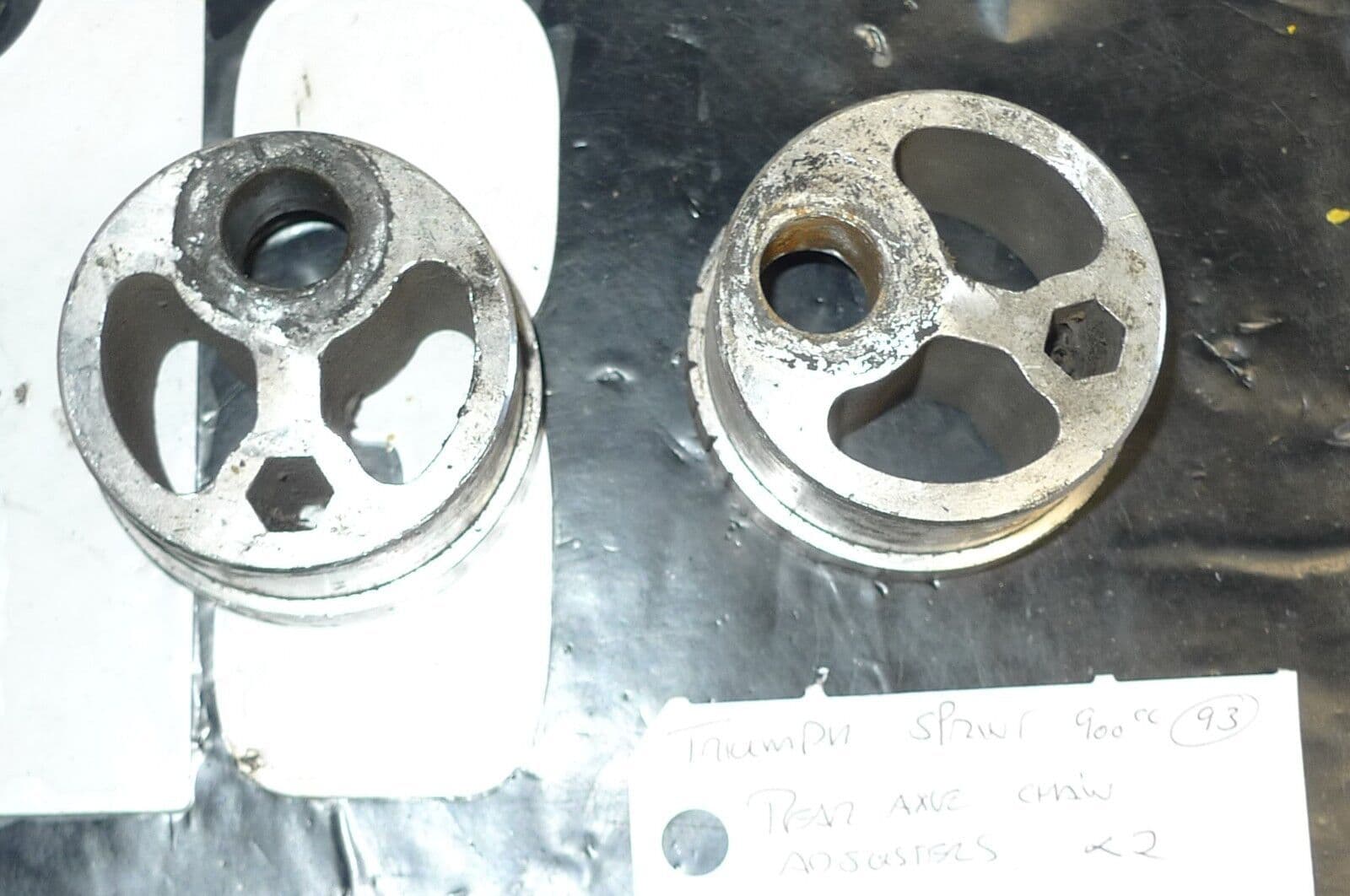 TRIUMPH SPRINT 900 REAR AXLE CHAIN ADJUSTMENT BLOCKS LOCC