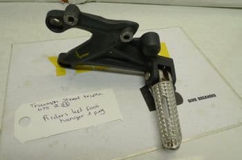 TRIUMPH STREET TRIPLE R 675 RIDERS LEFT FOOT HANGER & PEG (CON-B)