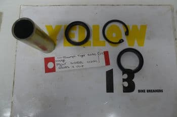 TRIUMPH TIGER 1050 FRONT WHEEL INNER SPACER & CLIP (CON-F)