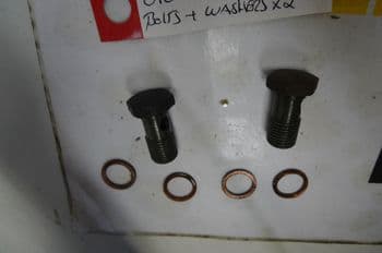 TRIUMPH TROPHY 900 OIL COOLER HOSE BOLTS & WASHERS x 2 #3 (LOC-C)
