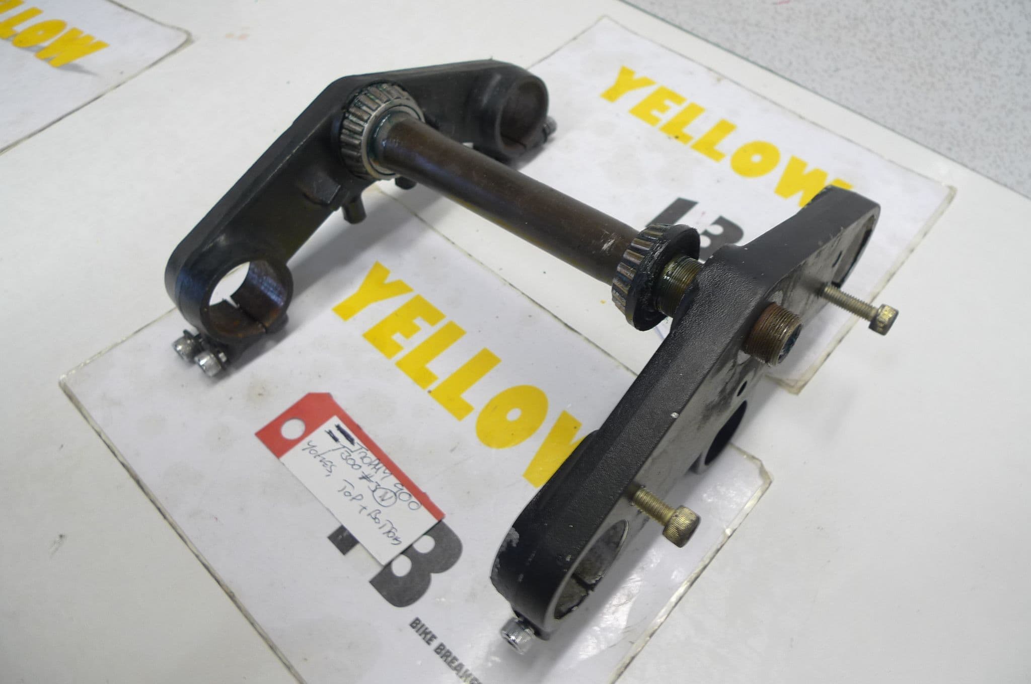 TRIUMPH TROPHY 900 TOP & BOTTOM YOKES 3 LOC-C